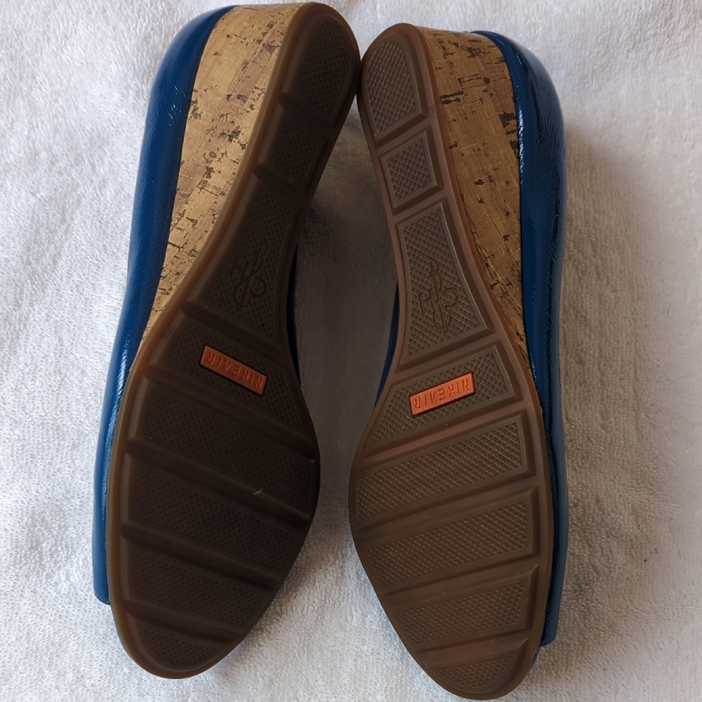 Bright blue Cole Haan peep toe low wedges - Picture 4 of 5